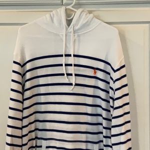 Polo hoodie with Spring and Summer vibes.